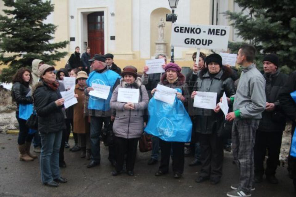 Salariații fabricii de seringi, în stradă din cauza salariilor neplătite de șase luni