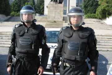 „Cine gestionează violența?”