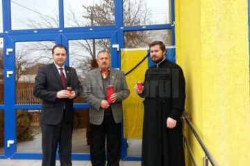 Ucrainenii din România depun flori și lumânări pentru victimele măcelului Euro Maidanului
