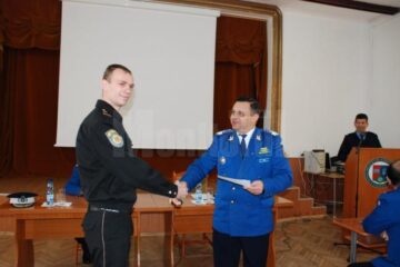 Ieri, la finalul examenului, cei zece au primit certificate de competență, care le-au fost înmânate de colonelul dr. Robert Iulian Vîță