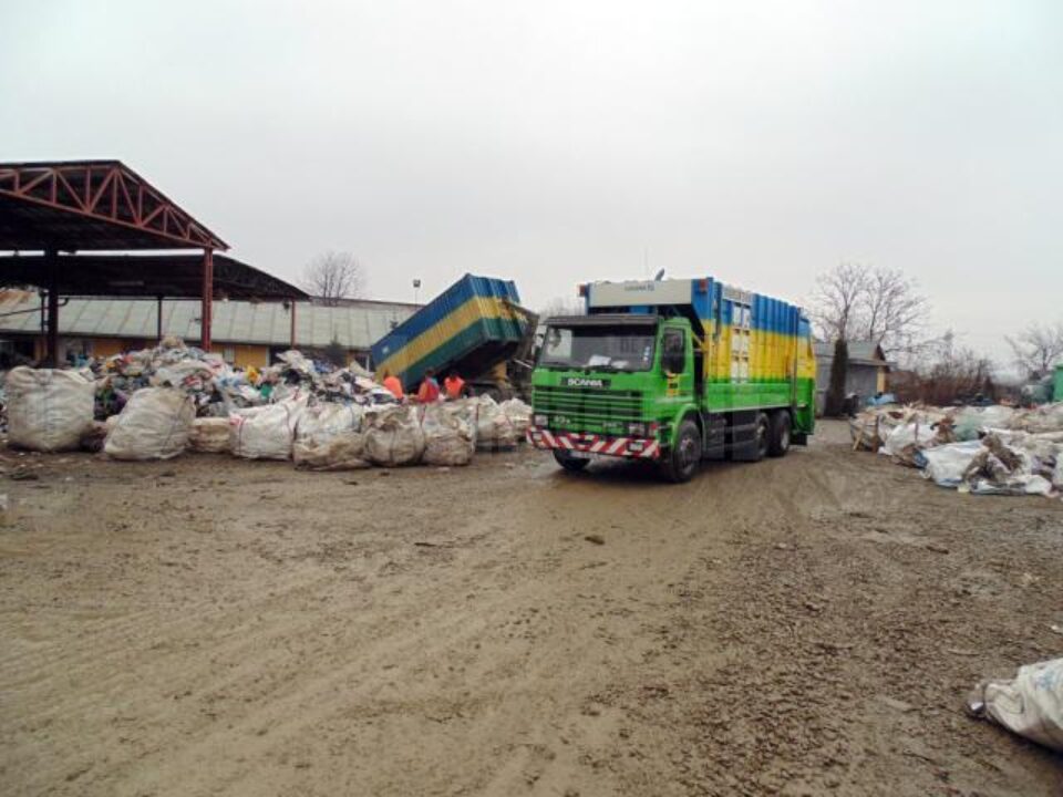 Utilaje de colectare a deșeurilor menajere