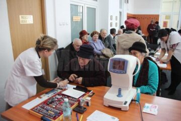 Organizația Județeană de Femei a PDL desfășoară o nouă campanie privind acordarea de consultații oftalmologice gratuite