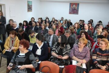 Întâlnirea festivă a reunit foste cadre didactice, actuali profesori, absolvenții mai multor promoții, autorități locale și județene