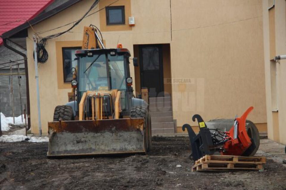 Anul trecut Primăria Bosanci a achiziționat cu 20.000 de euro un utilaj multifuncțional care poate fi folosit și la deszăpezire Anul trecut Primăria Bosanci a achiziționat cu 20.000 de euro un utilaj multifuncțional care poate fi folosit și la deszăpezire