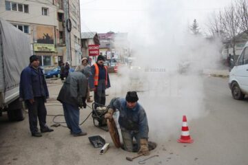 Avaria apărută ieri dimineață la principala conductă de termoficare a Sucevei a dus la oprirea căldurii și apei calde în întreg orașul