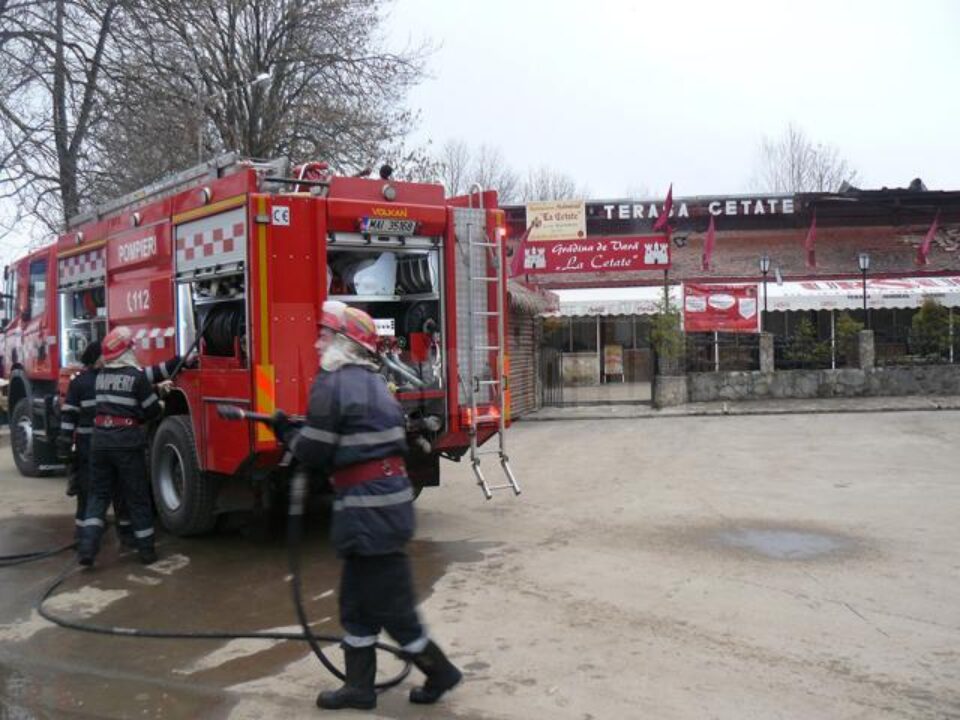 Pompierii de la Detașamentul Suceava a reușit să stingă focul înainte de a se extinde