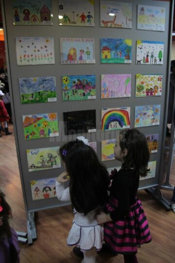 Vernisajul expoziției „Universul familiei”, în cadrul Concursului național,,Penelul fermecat”