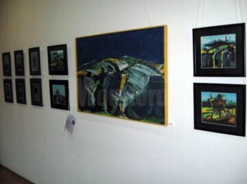 O expoziție de pictură dăruită tuturor femeilor din Suceava