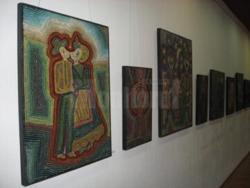 O expoziție de pictură dăruită tuturor femeilor din Suceava
