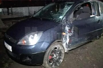 Mașina condusă de tânărul de 25 de ani