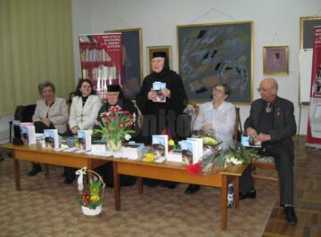 În Sala de Artă „Elena Greculesi” a bibliotecii sucevene, a avut loc lansarea cărții „Mănunchi de gânduri”, a monahiei scriitoare Elena Simionovici