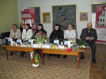 În Sala de Artă „Elena Greculesi” a bibliotecii sucevene, a avut loc lansarea cărții „Mănunchi de gânduri”, a monahiei scriitoare Elena Simionovici