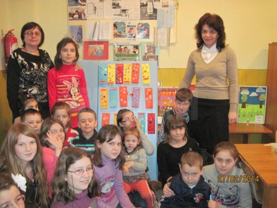 Mărțișoare de la cei mici pentru bătrânii singuri