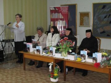 În Sala de Artă „Elena Greculesi” a bibliotecii sucevene, a avut loc lansarea cărții „Mănunchi de gânduri”, a monahiei scriitoare Elena Simionovici