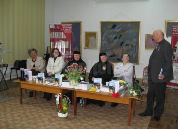 În Sala de Artă „Elena Greculesi” a bibliotecii sucevene, a avut loc lansarea cărții „Mănunchi de gânduri”, a monahiei scriitoare Elena Simionovici