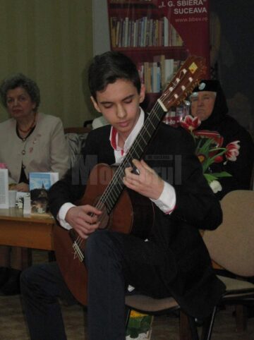 În Sala de Artă „Elena Greculesi” a bibliotecii sucevene, a avut loc lansarea cărții „Mănunchi de gânduri”, a monahiei scriitoare Elena Simionovici