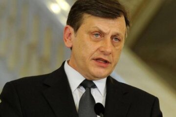 Antonescu și-a anunțat demisia din funcția de președinte al Senatului