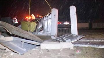 Accident rutier la Plopeni, provocat de un șofer fugar care a distrus un gard