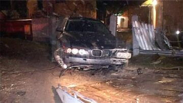 Accident rutier la Plopeni, provocat de un șofer fugar care a distrus un gard