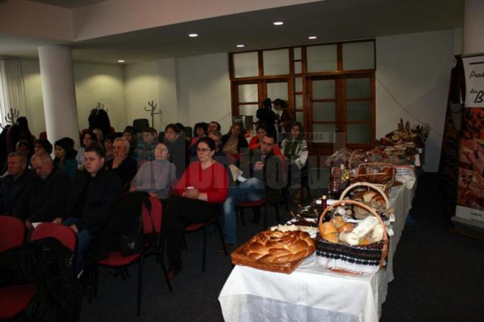 Producătorii tradiționali au participat ieri la o ședința privind noile prevederi legale la sediul Direcției Agricole Suceava