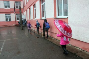 29 de elevi de clasă pregătitoare nu mai vin la școală de patru zile
