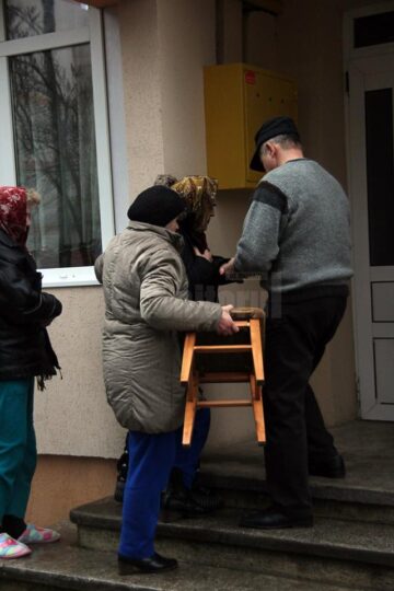 Mai mulți locatari au fost evacuați