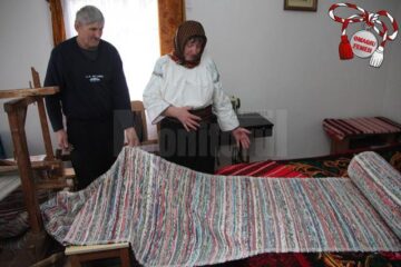 Domnica Maciuc a deprins meșteșugul țesutului de la vârsta de 10 ani
