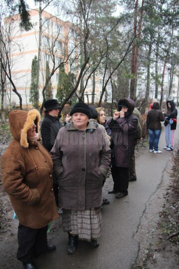 Mai mulți locatari au fost evacuați