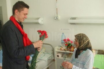 Femeile internate în Spitalul Județean Suceava au primit flori din partea PSD
