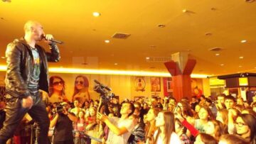 Cabron pe scena Iulius Mall Suceava, de 8 Martie