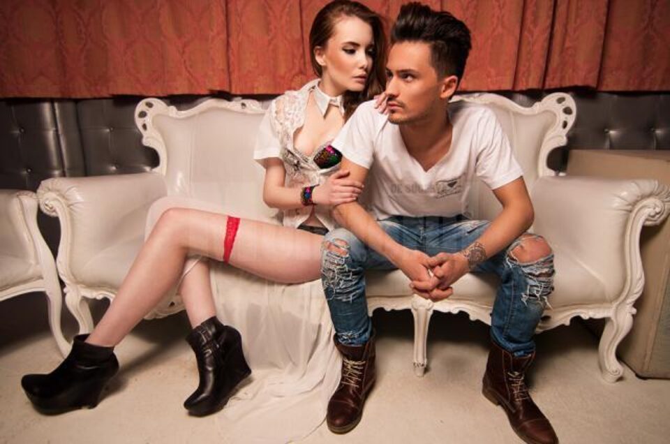 Sabina Trandafir, cel mai bine cotat model feminin din Suceava, și designerul Lucian Cozma