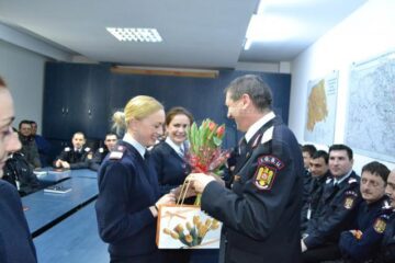 Șeful ISU Suceava, colonel Ion Burlui, le-a felicitat de 8 Martie pe toate angajatele instituției