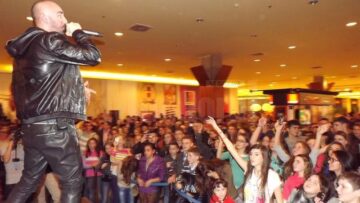 Cabron pe scena Iulius Mall Suceava, de 8 Martie