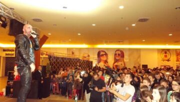 Cabron pe scena Iulius Mall Suceava, de 8 Martie