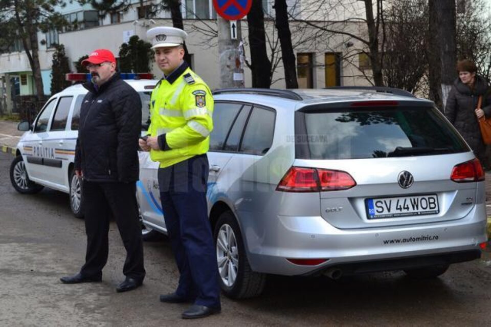 Filtrul special de 8 Martie, compus dintr-un polițist rutier și un reprezentant al Auto Mitric