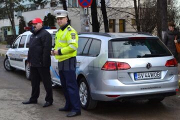 Filtrul special de 8 Martie, compus dintr-un polițist rutier și un reprezentant al Auto Mitric