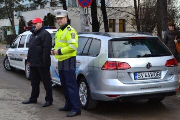 Filtrul special de 8 Martie, compus dintr-un polițist rutier și un reprezentant al Auto Mitric