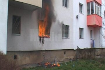 Apartamentul cuprins de incendiu