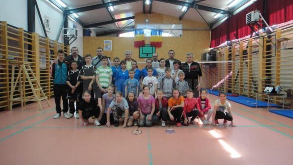 Faza județeană a ONSȘ la badminton s-a desfășurat în sala de sport din Horodnic de Sus
