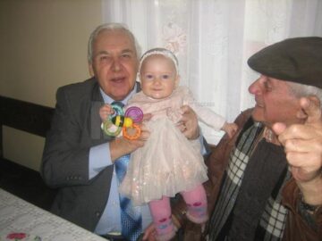 Emma cu bătrânii comunității