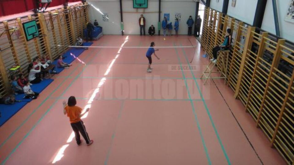 Faza județeană a ONSȘ la badminton s-a desfășurat în sala de sport din Horodnic de Sus