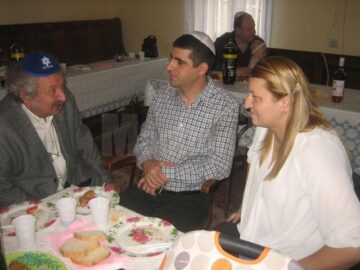 Președintele Comunității Evreilor Suceava, Sorin Golda, cu părinții lui David