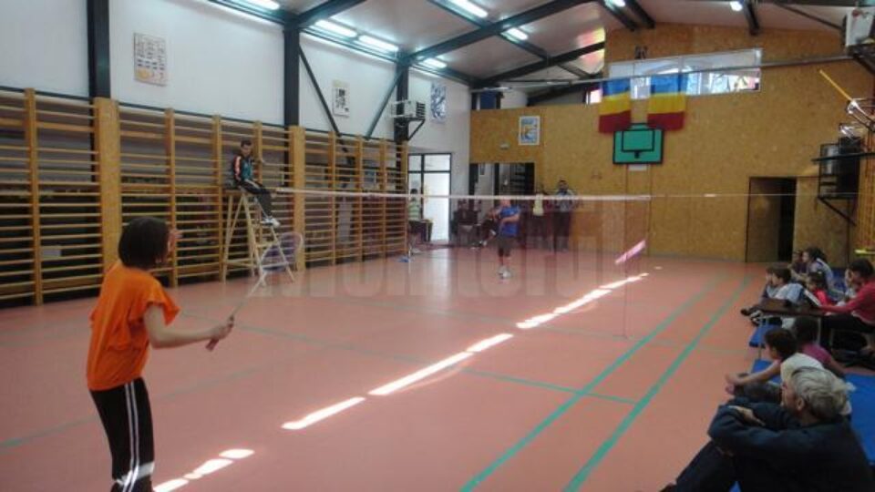 Faza județeană a ONSȘ la badminton s-a desfășurat în sala de sport din Horodnic de Sus