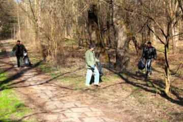 Silvicultorii s-au mobilizat pentru a face curat în cel mai mare spațiu verde din municipiul Suceava