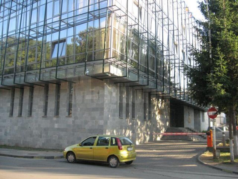 Dosarul tranzacțiilor dubioase de terenuri de la Șcheia, „plimbat cu liftul” în clădirea Parchetelor