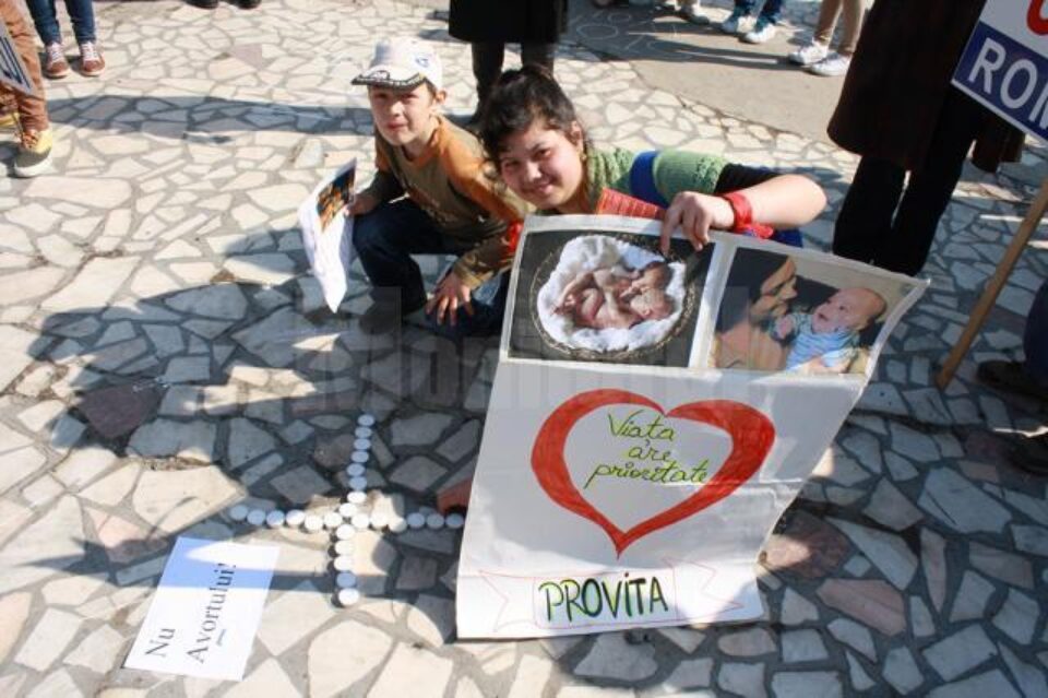 „Marșul pentru Viață”, organizat de asociații și fundații civice în numeroase orașe ale României.