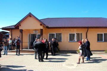 La Gura Humorului au fost inaugurate patru case de tip familial și un centru de recuperare pentru copii cu dizabilități