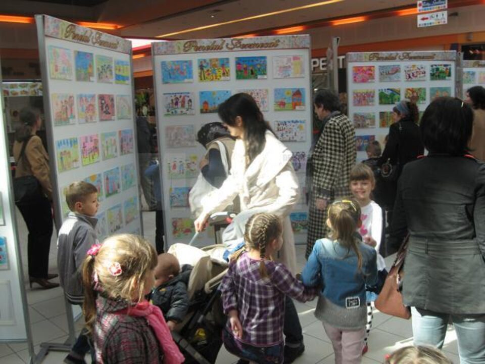 383 de desene ale preșcolarilor suceveni au fost expuse ieri la City Gallery