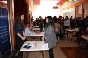 Aproape 300 de suceveni, absolvenți de studii superioare, au participat la Bursa locurilor de muncă destinată special acestei categorii