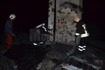 La incendiu au intervenit șase autospeciale, 25 de pompieri militari și 21 de pompieri voluntari